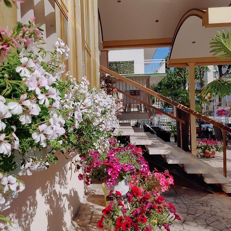 Hotel Mia Restaurant Airport Римини Экстерьер фото