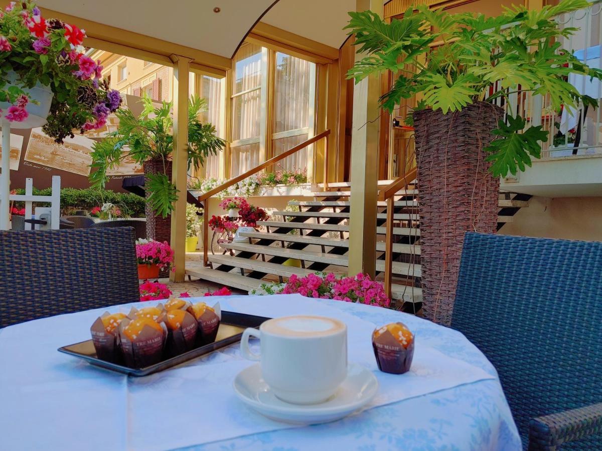 Hotel Mia Restaurant Airport Римини Экстерьер фото